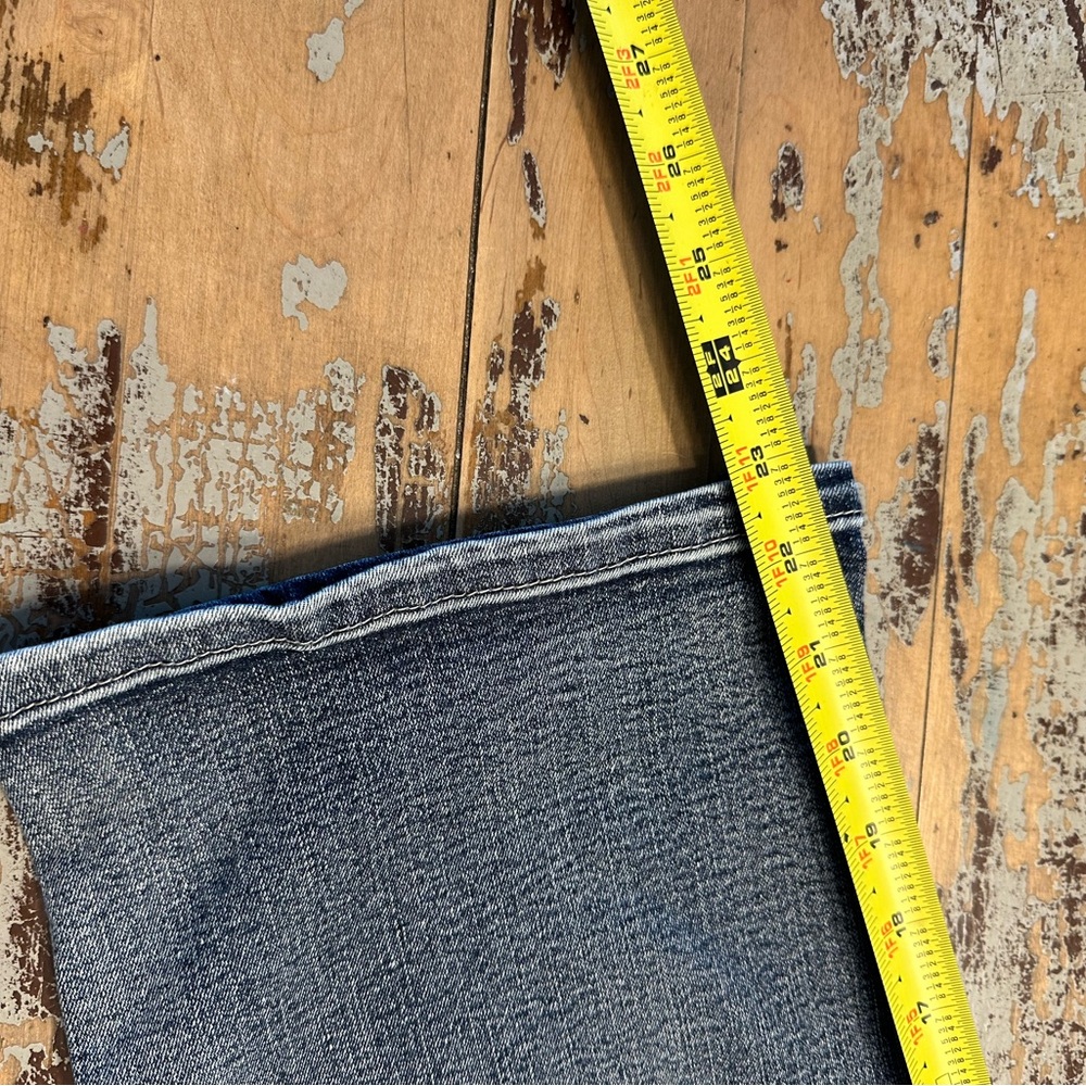 Sz 24 (fits like 22/24) Wallflower dark wash straight leg. Super stretchy comfy - Picture 4 of 4